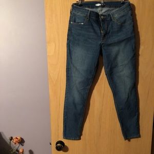 Old navy super skinny ankle size 8 medium wash jeans